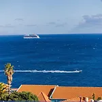 Guestready - A Beautiful Sight Over The Sea Caniço