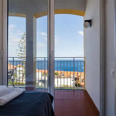 Daire Guestready - A Beautiful Sight Over The Sea *
